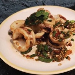 ปลาหมึกผัดพริกขี้หนู