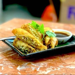 ป๋อเปี๊ยะทอดซอสน้ำตาลเคี่ยว