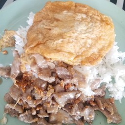 หมูกระเทียมราดข้าว