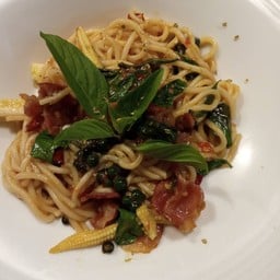 สปาเก็ตตี้พริกแห้งเบคอน