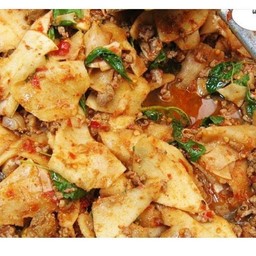 ผัดพริกแกงฟน่อไม้ดอง+เครื่องในไก่