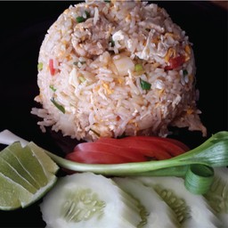ข้าวผัดหมูหรือไก่ (ใหญ่)