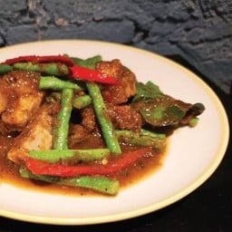 หมูกรอบผัดพริกขิง