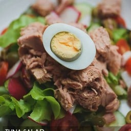 สลัดทูน่ามะเขือเทศ