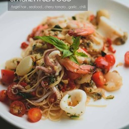 สปาเก็ตตี้ ซีฟู้ดส์ สปาเก็ตตี้ทะเล พริก กระเทียม มะเขือเทศเชอรี่