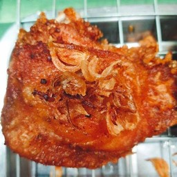 เจ๊แหม่มไก่ทอดตลาดภูมิชนก