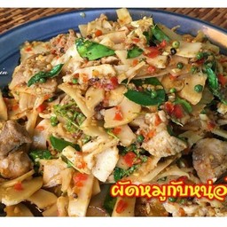 ผัดพริกสดหน่อไม้ดอง+หมู