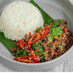 ข้าวกระเพราเนื้อสับพริกขี้หนู