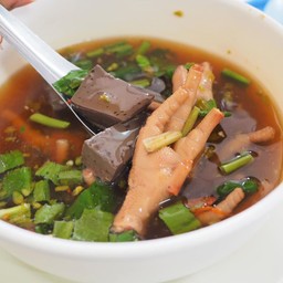 ต้มตีนไก่น้ำแดง