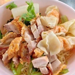 เกี๊ยวหมูกรอบ+ลูกชิ้น