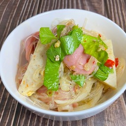 ยำไส้กรอกหมูยอ