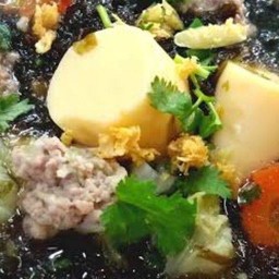 แกงจืดเต้าหู้หมูสับสาหร่าย