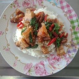 ข้าวกระเพราหมูกรอบ