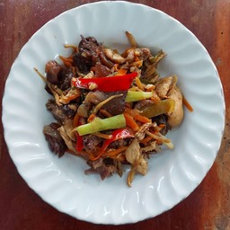 ผัดขิงเครื่องในไก่