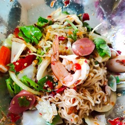 ยำมาม่ารวมมิตร รสเด็ด