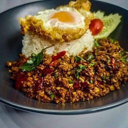 กะเพราเนื้อโคขุนสับ