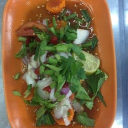 ยำไข่แดง