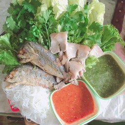 เมี่ยงหนูสามชั้น + ปลาทูทอดกรอบ