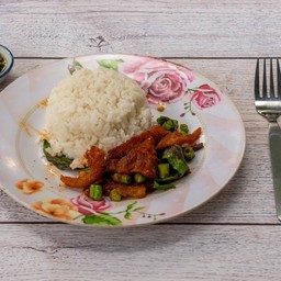 ข้าวผัดพริกแกง