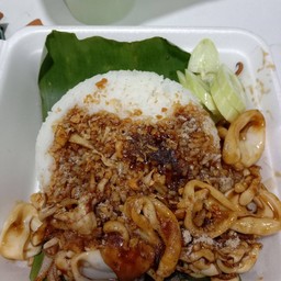 ข้าวหมึกกระเทียม