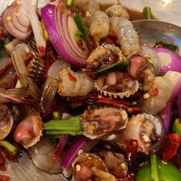 ยำหอยแครงกุ้งสดน้ำปลาร้า