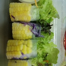สลัดโรลหน้าข้าวโพด