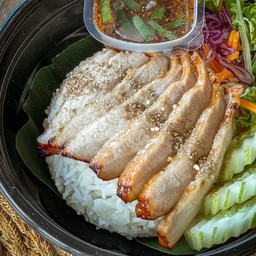 ข้าวหน้าคอหมูอบน้ำผึ้ง