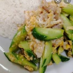 ข้าว+ผัดแตงกวาใส่ไข่
