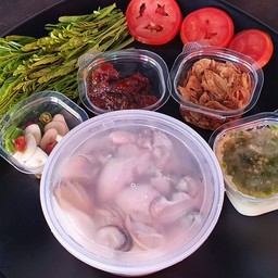 หอยนางรมกระปุก พร้อมเครื่องเคียง