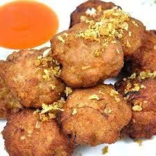 หมูก้อนทอดกะเทียมพริกไทย
