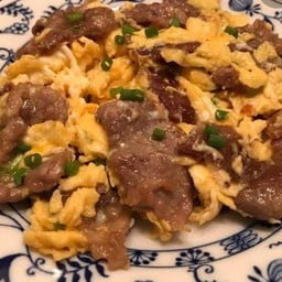 ข้าวเนื้อผัดไข่