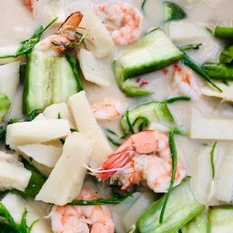 ต้มกะทิหน่อไม้กุ้งสด