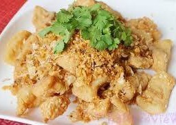 เนื้อปลาทอดกะเทียม