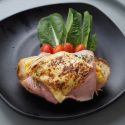 ขนมปังไข่คนและแฮมชีท