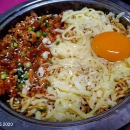 มาม่าไก่ผัดซอสทัคคาลบี้