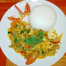 ผัดผงกระหรี่ รวมมิตร