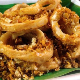 หมึกทอดกระเทียม