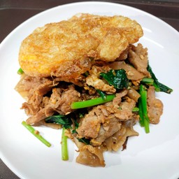 เส้นใหญ่ผัดซีอิ๊ว+ไข่ดาว