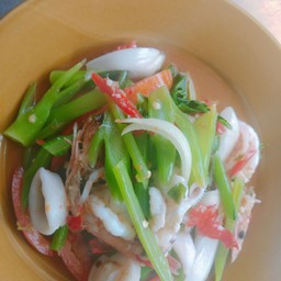 ยำก้านคะน้าทะเล