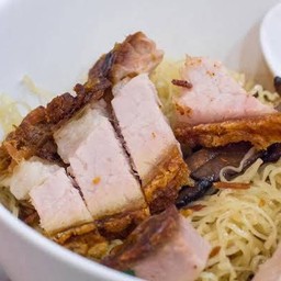 บะหมี่เกี๊ยวหมูกรอบ