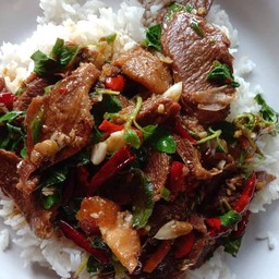 ข้าวผัดกะเพราเนื้อตุ๋น