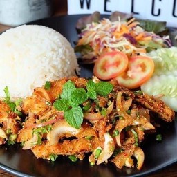 ข้าวยำไก่แซ่บ