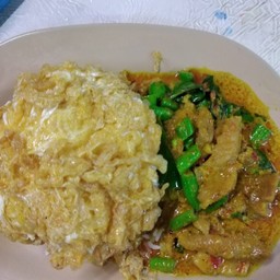 ผัดเครื่องแกงหมู