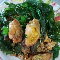 กระเพราไข่เยี่ยวม้าหมูสับ เป็นกับข้าว