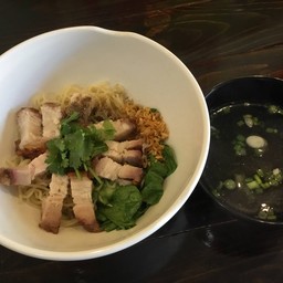 บะหมี่หมูกรอบ