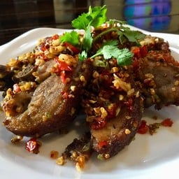 เป็ดคั่วพริกเกลือ