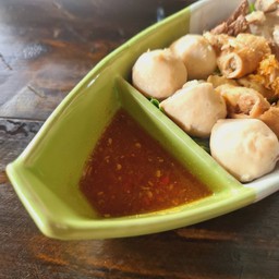 น้ำจิ้มออกเปรี้ยว เผ็ด