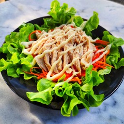 สลัดผัก อกไก่ต้ม