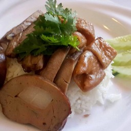 ข้าวเครื่องในหมูพะโล้