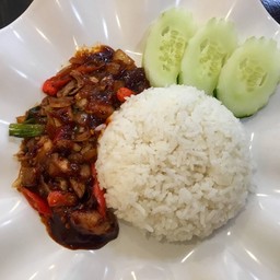 ผัดน้ำพริกเผาราดข้าว